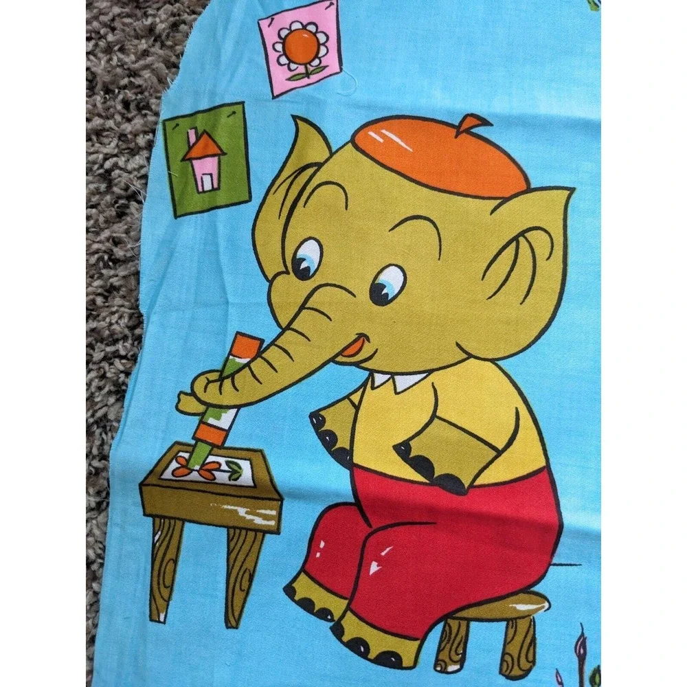 VTG Childrens Novelty Print Fabric Remnants Polished Cotton Cute Cartoon Animals